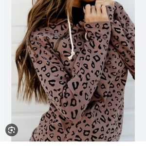 Size large but fits like medium or small